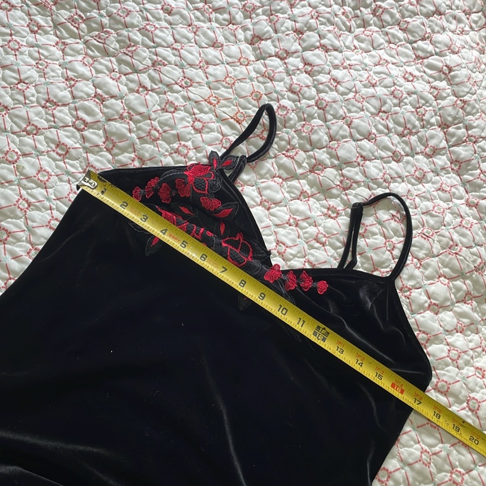 Velvet slip dress with appliqué - Picture 7 of 9